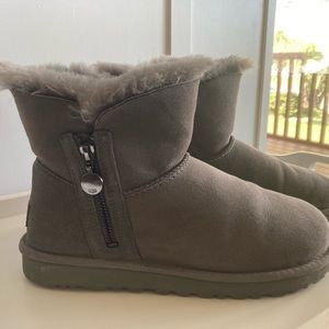 UGGS Boots- Bailey side zip classic mini - womens- grey- size 8